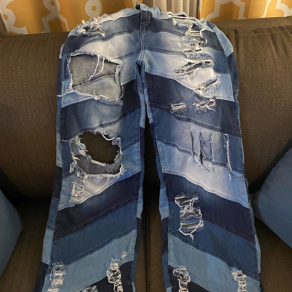 Beautiful Ripped Jeans - Picture 6 of 7